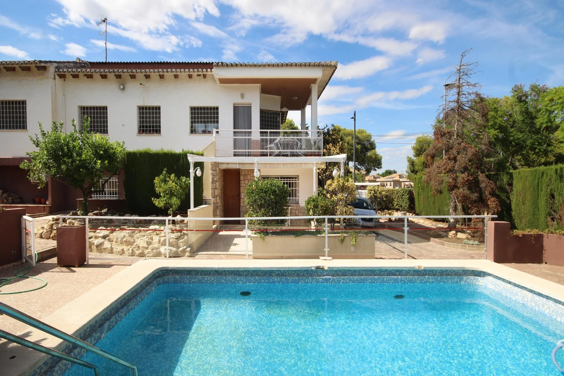 Large Torrent chalet with private pool