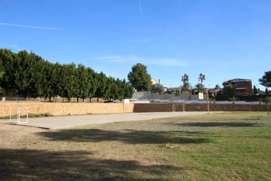 Parcela urbana en Monte Real, 712 m²