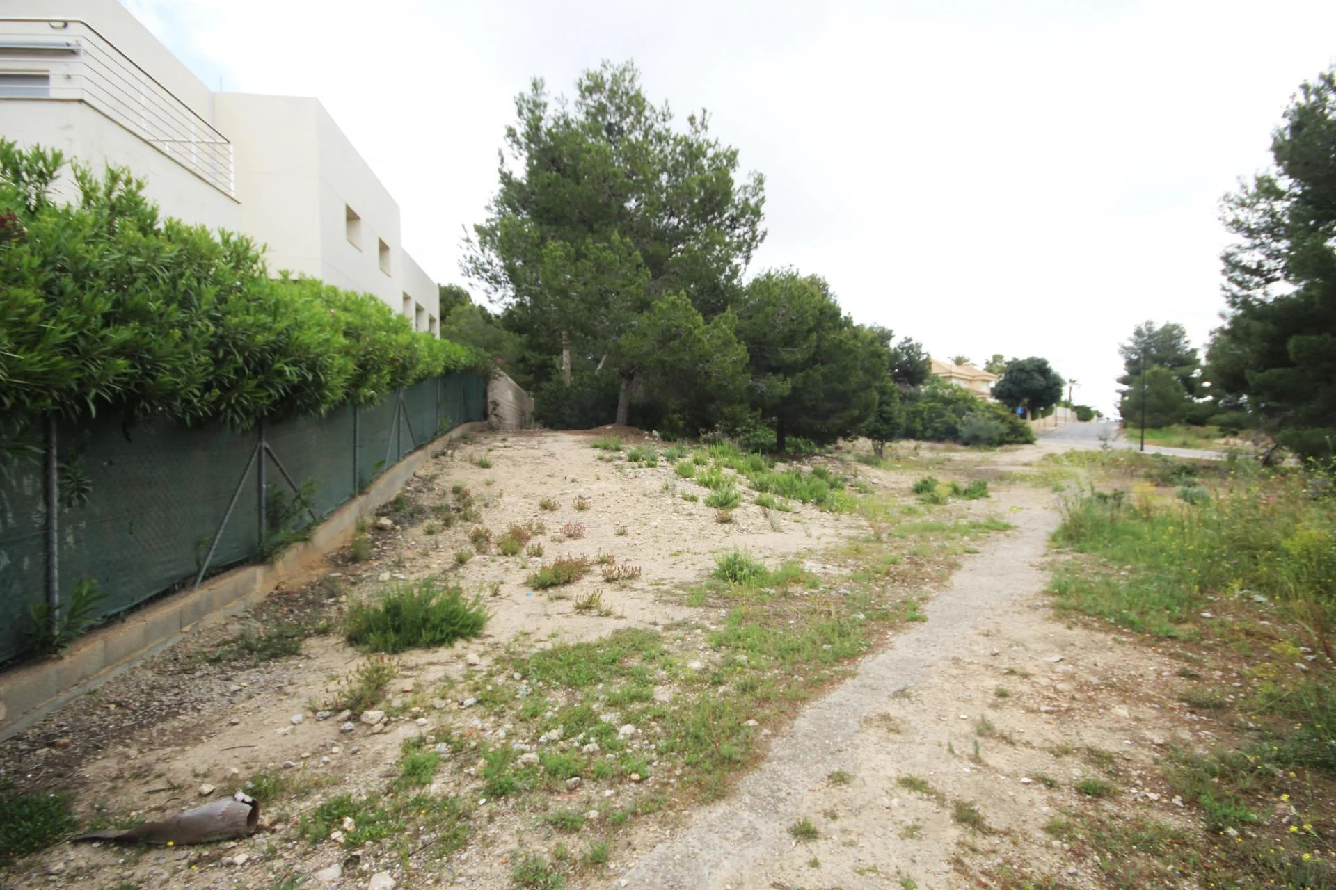 Vedat plot with 166 m² buildability
