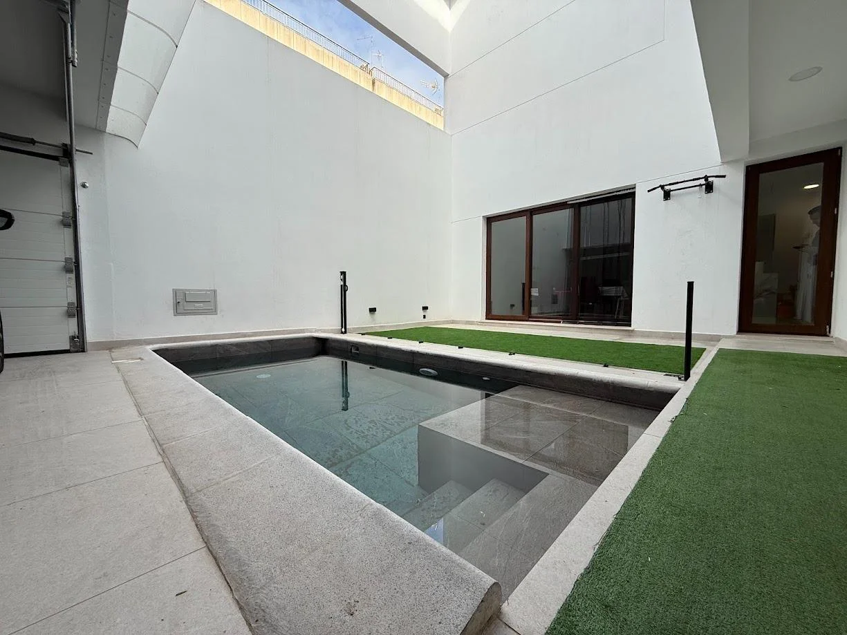 Casa moderna en Torrent con piscina privada