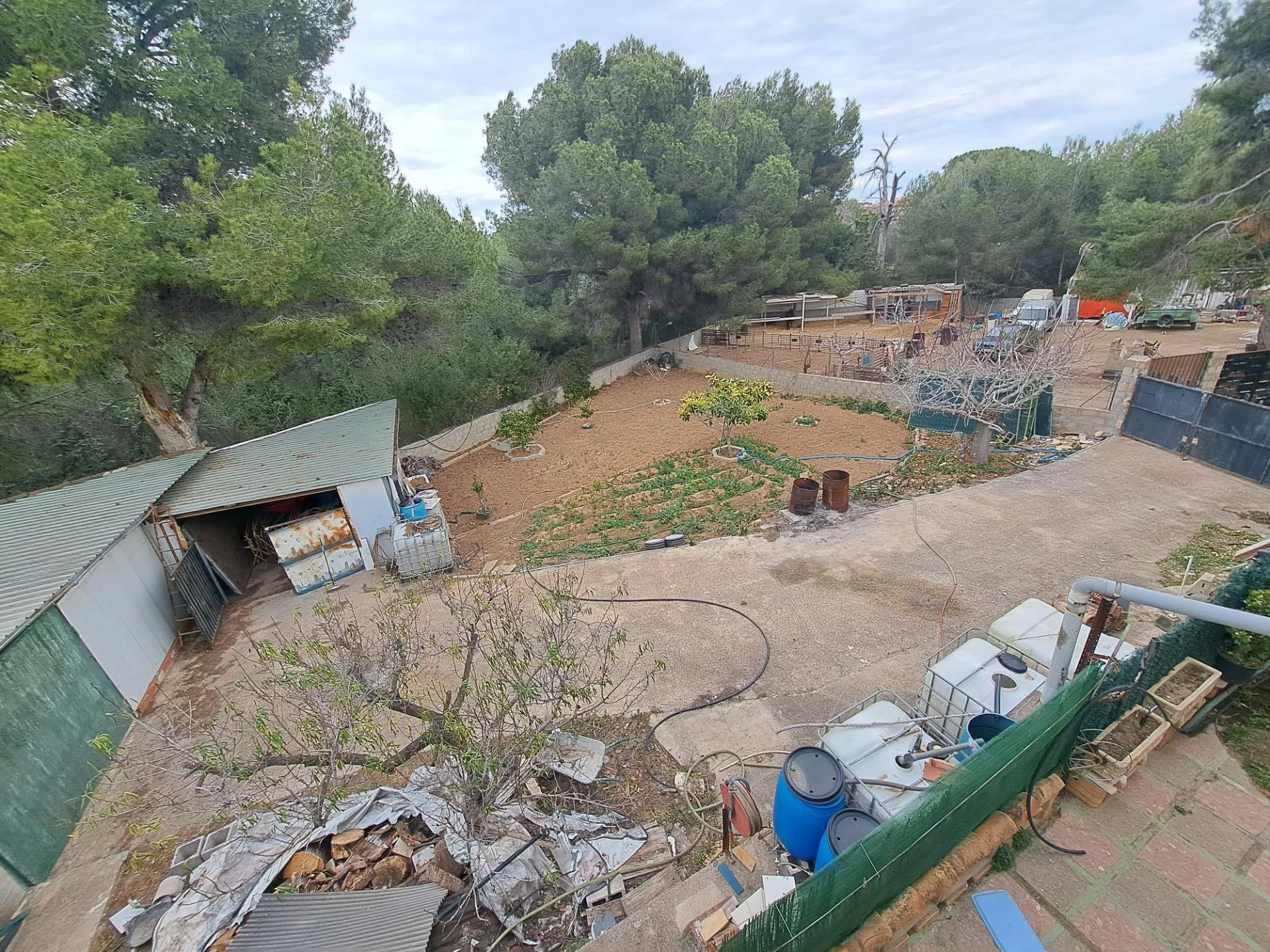 Parcela urbana con 533 m² y almacén