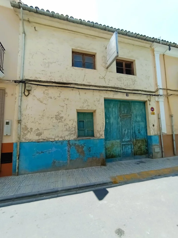 Casa céntrica en Canals para reformar