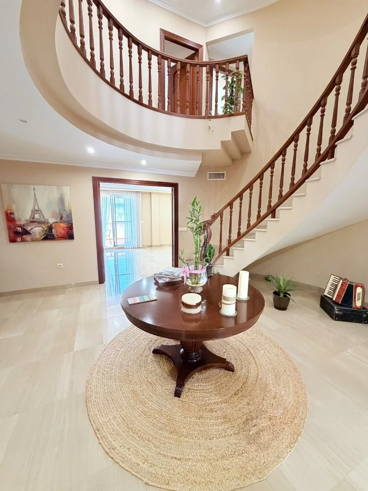 Large Almoines house with 562 m²