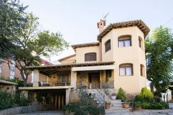 Three-floor chalet with private garden