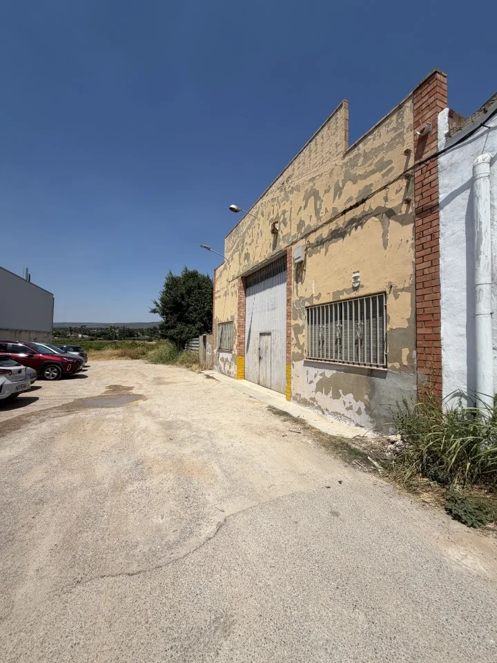 Nave industrial cerca del centro de Canals