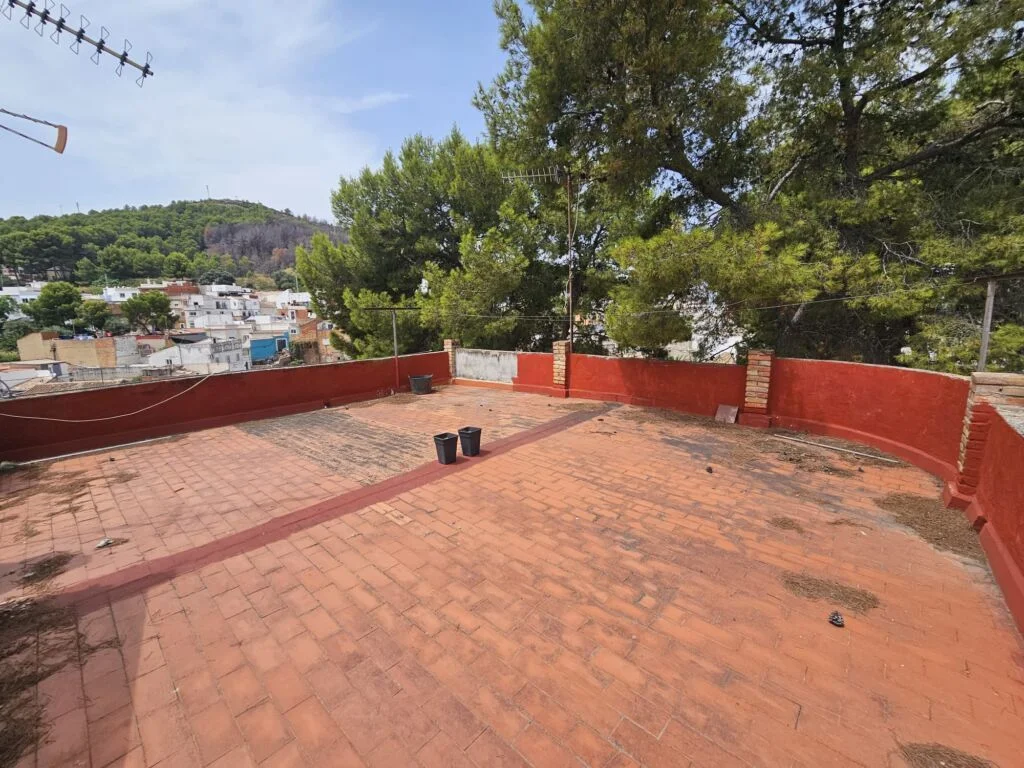 Casa adosada intermedia de cuatro dormitorios