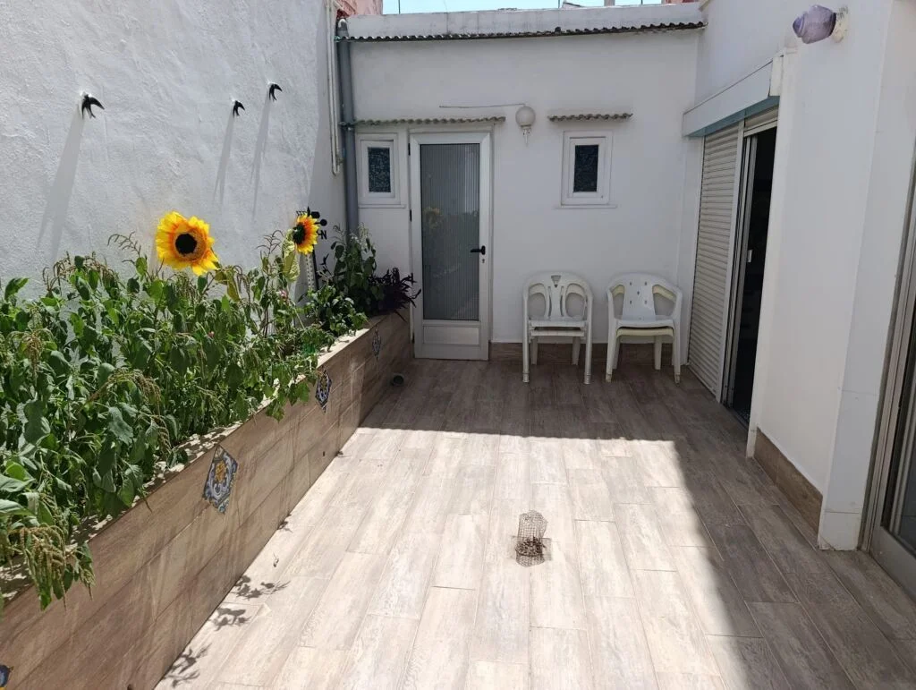 Central four-bedroom apartment with terraces