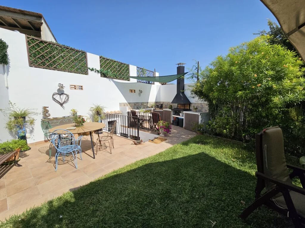 Reformed Pego townhouse, five bedrooms