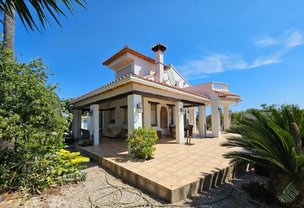 Villa cerca de Oliva con gran parcela