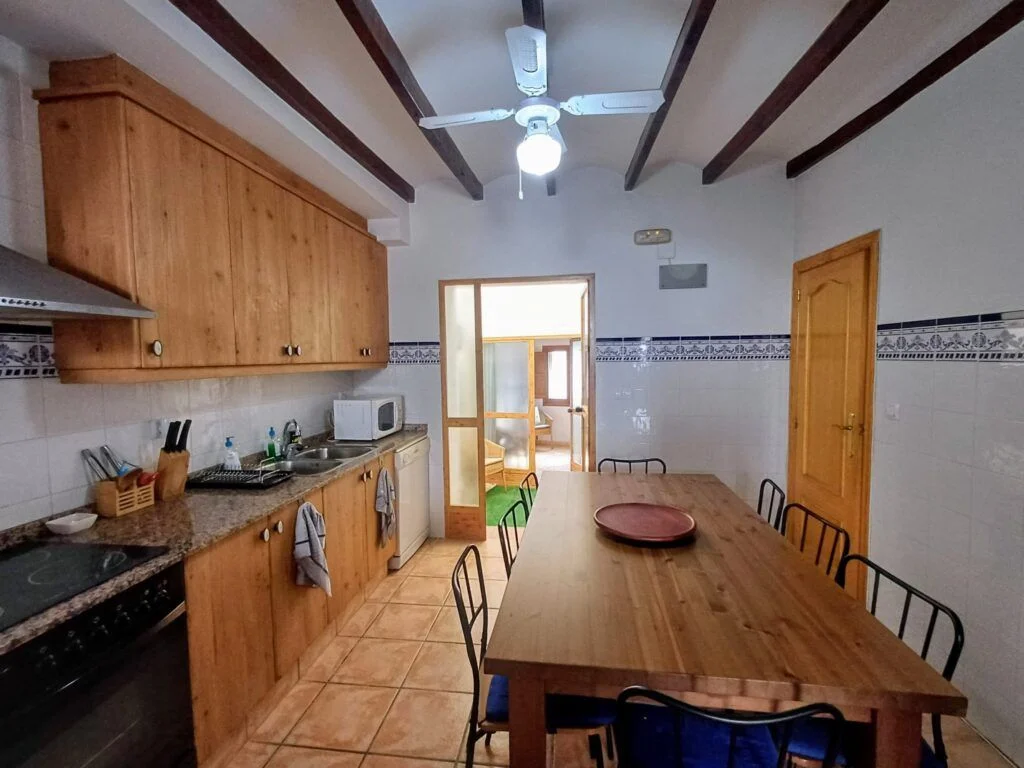 Casa adosada con terraza en azotea y 3 dormitorios