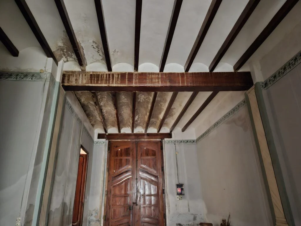 Casa adosada para reformar con 4 dormitorios