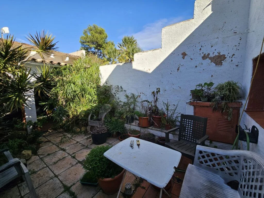Casa adosada con terraza y vistas al mar