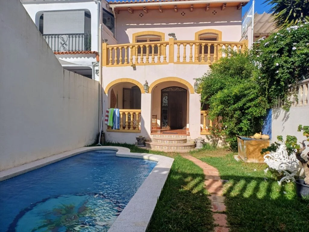 Casa adosada con piscina, 3 dormitorios