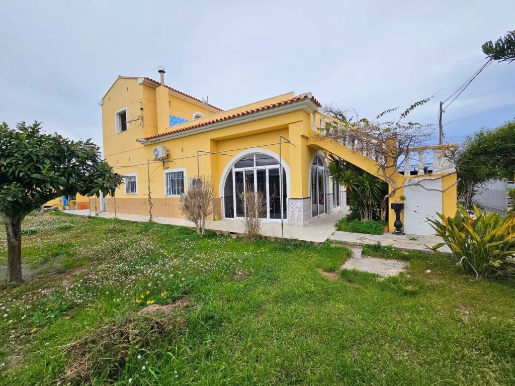 Villa rústica de cuatro dormitorios cerca de la playa de Oliva