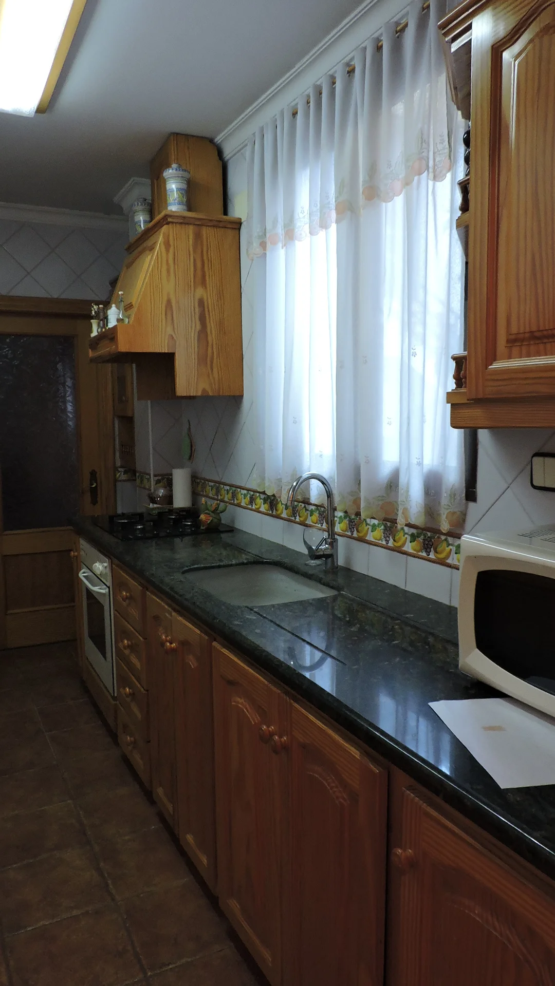 Casa adosada céntrica de seis habitaciones