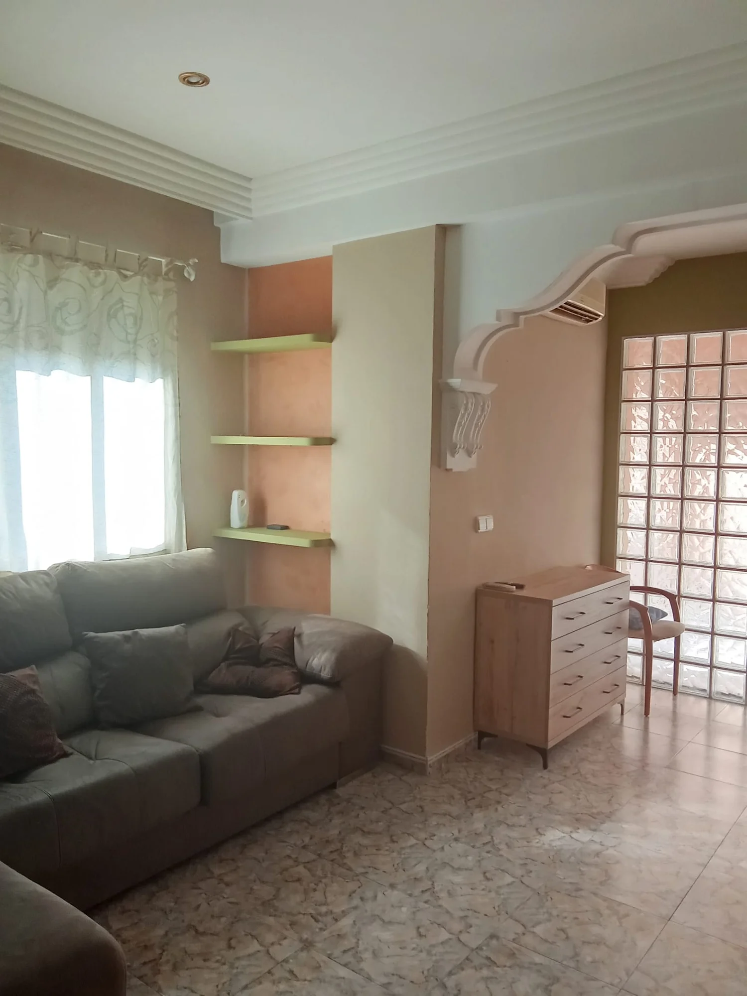 Furnished Carcaixent flat with terrace