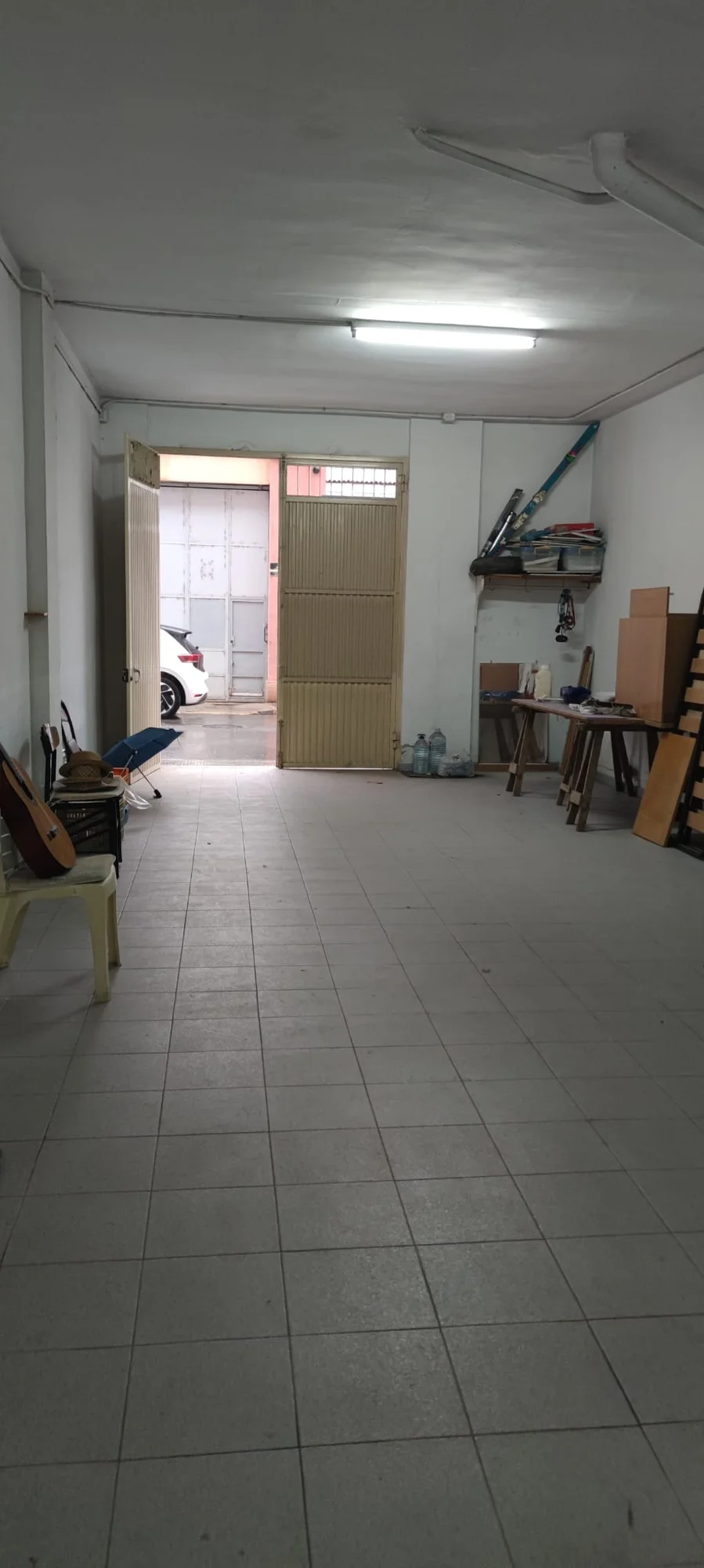 Local comercial con acceso para furgoneta