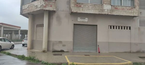 Local esquinero en bruto de 235–236 m²
