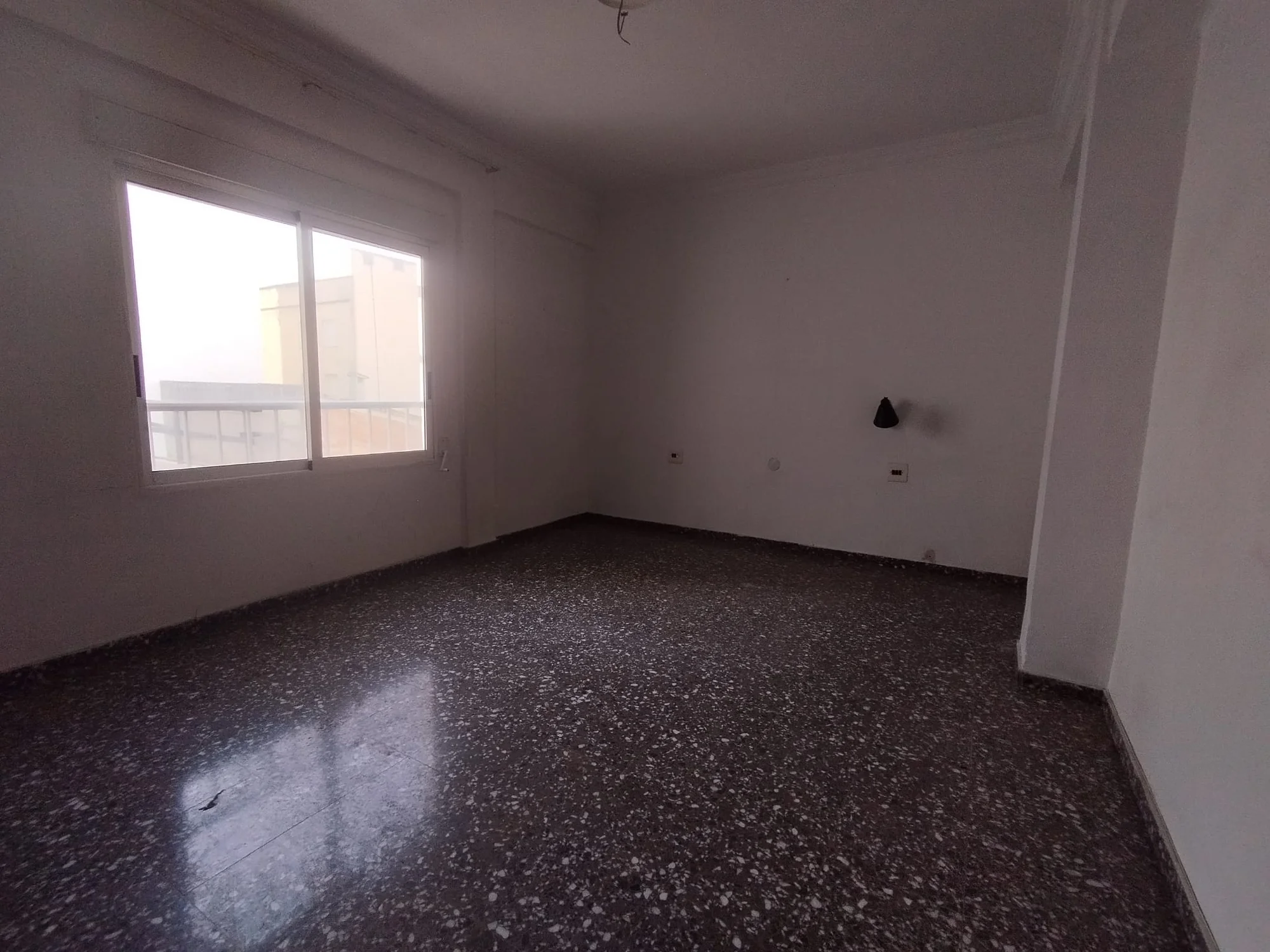 Large six-bedroom flat near Passeig