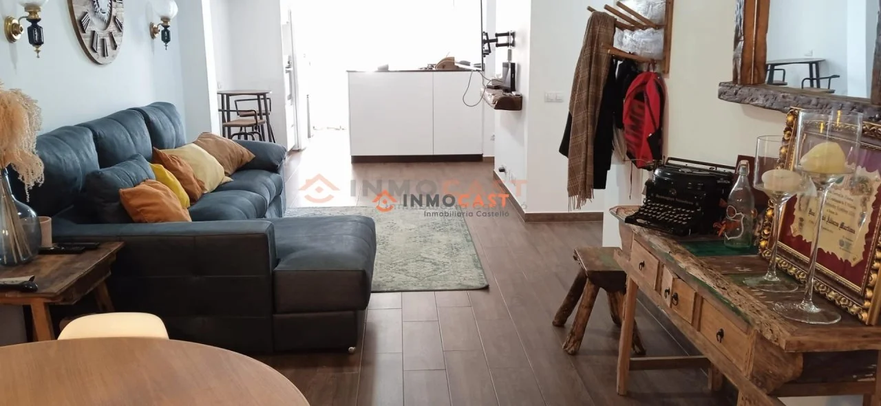 Refurbished ground-floor flat with patio