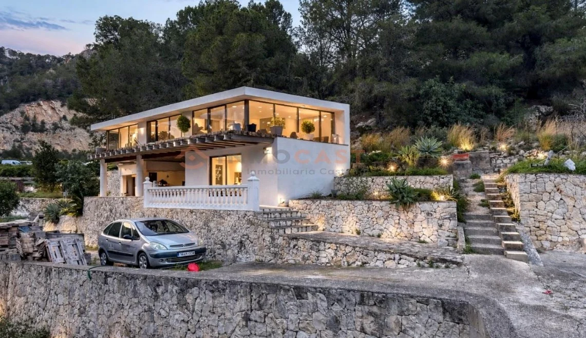Compact chalet on 4,025 m² plot