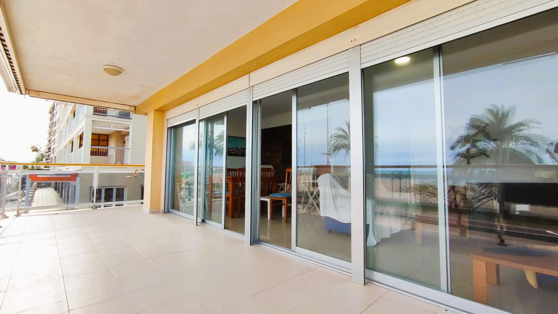 Renovated beachfront apartment, 3 bedrooms