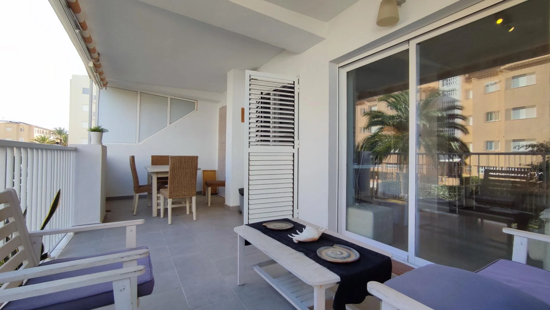 Coastal apartment with 60m² terrace