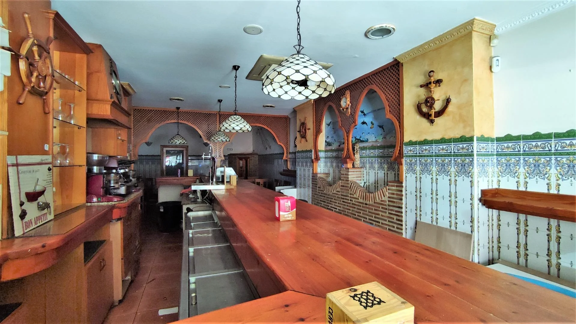 Bar in Corea with 108 m²
