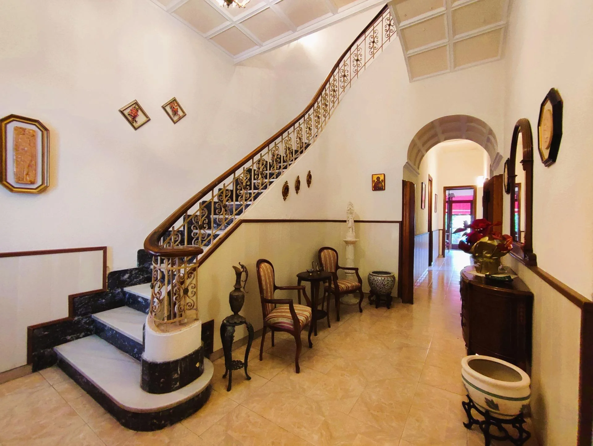 Central Gandia house with garden