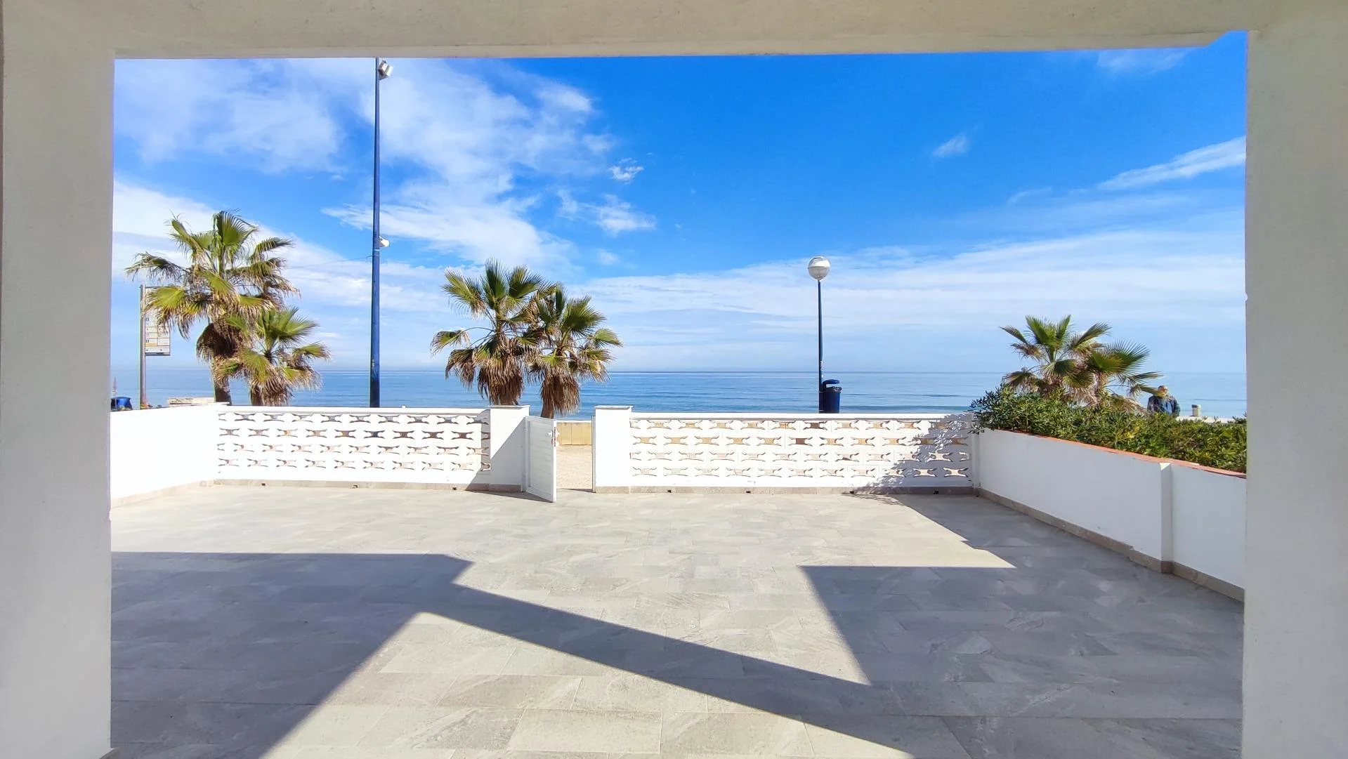 Beachfront chalet with 166 m² terrace