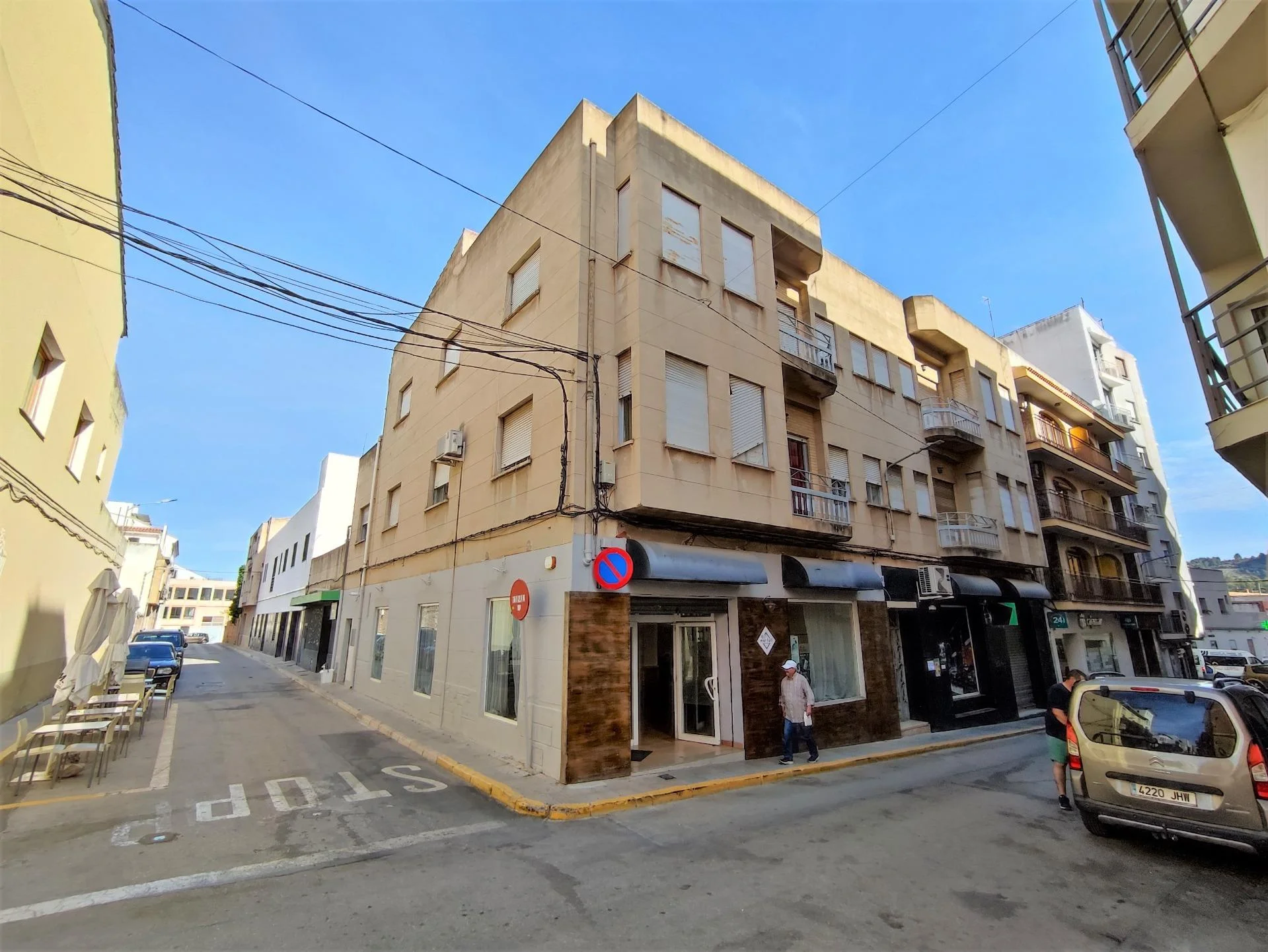 Edificio mixto de 978 m² en Pueblo