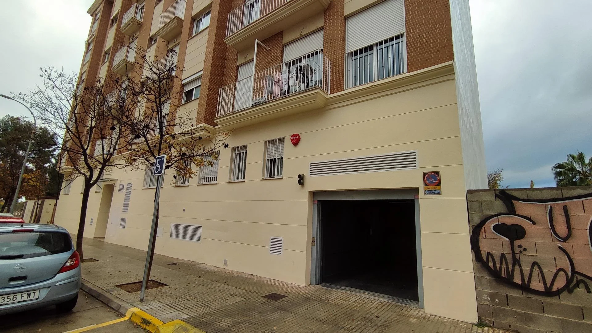 Raval parking with car and motorcycle space