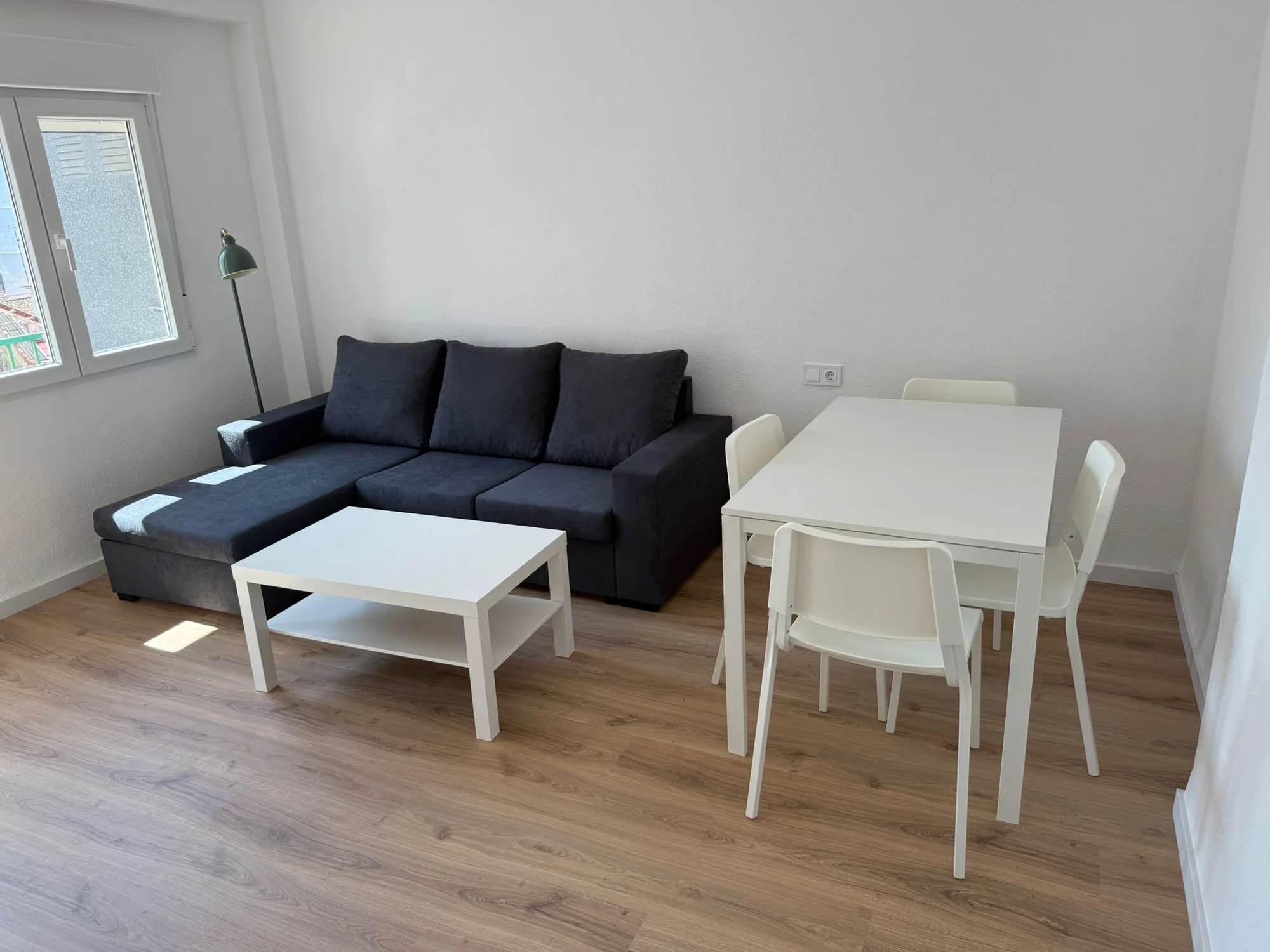 Vivienda reformada con dos estudios alquilados