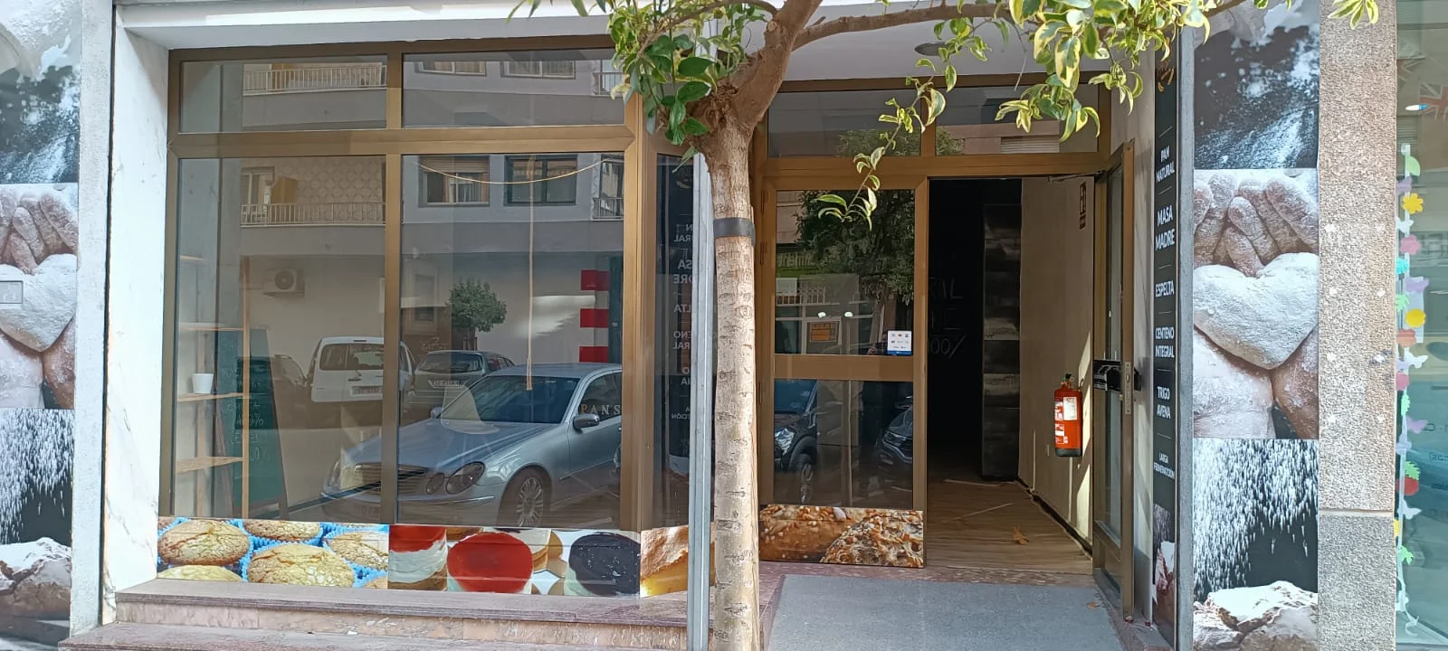 Central Gandía commercial unit with dwelling