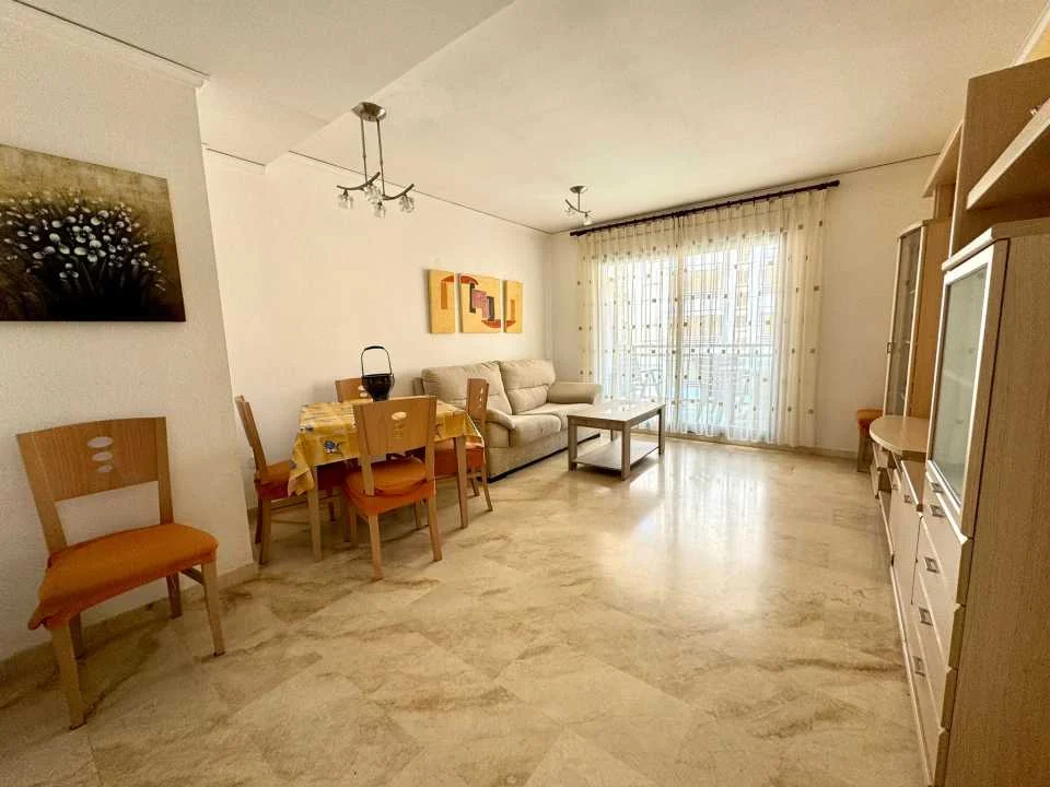 Three-bedroom flat with pool and garden