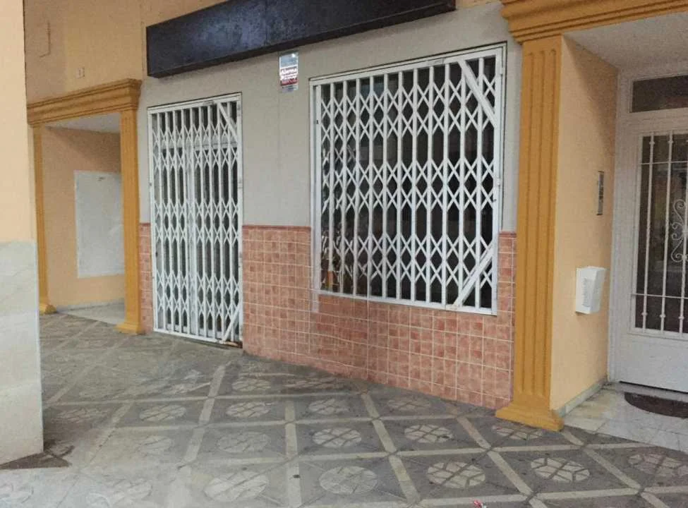 Local comercial a pie de calle cerca de la playa