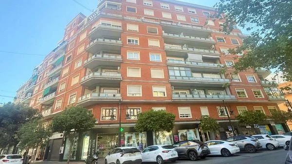 Amplio piso valenciano con terraza