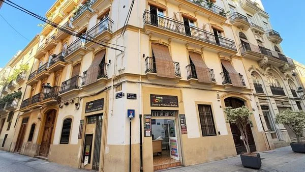 Local comercial alquilado en esquina