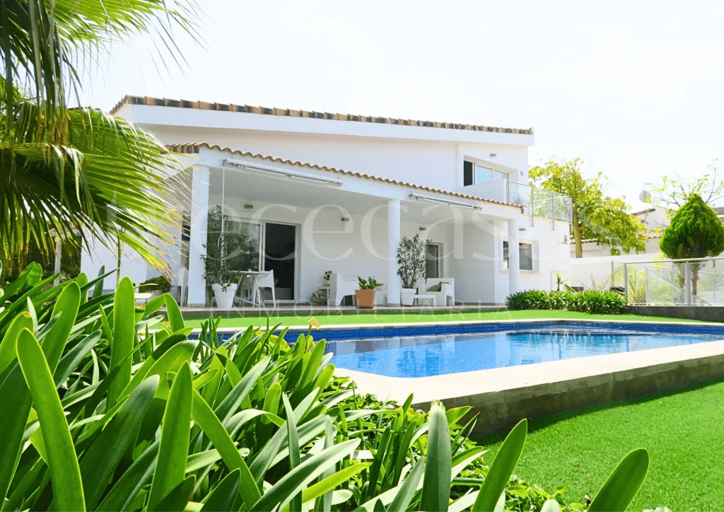Independent chalet with private pool