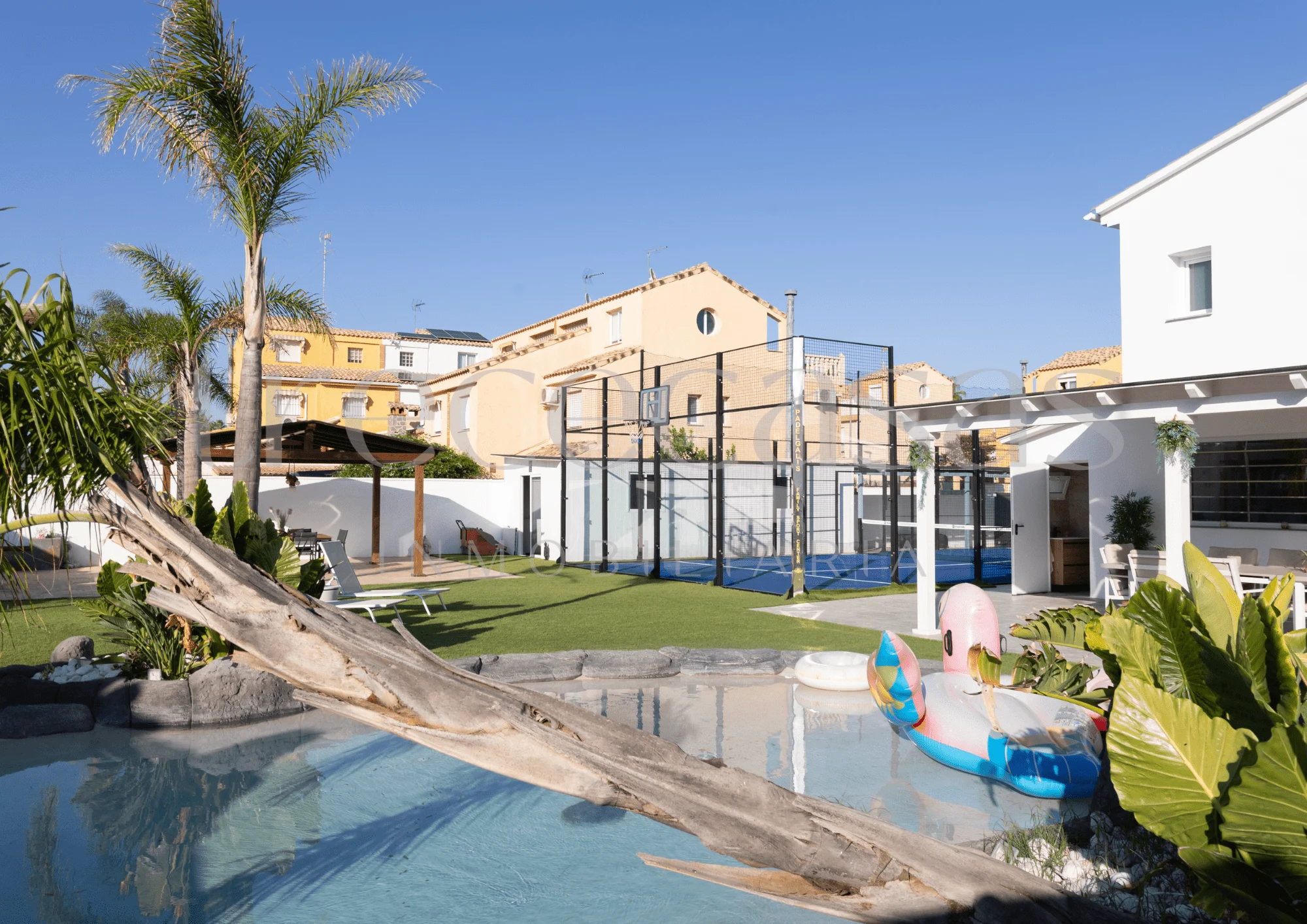 Chalet reformado con piscina privada