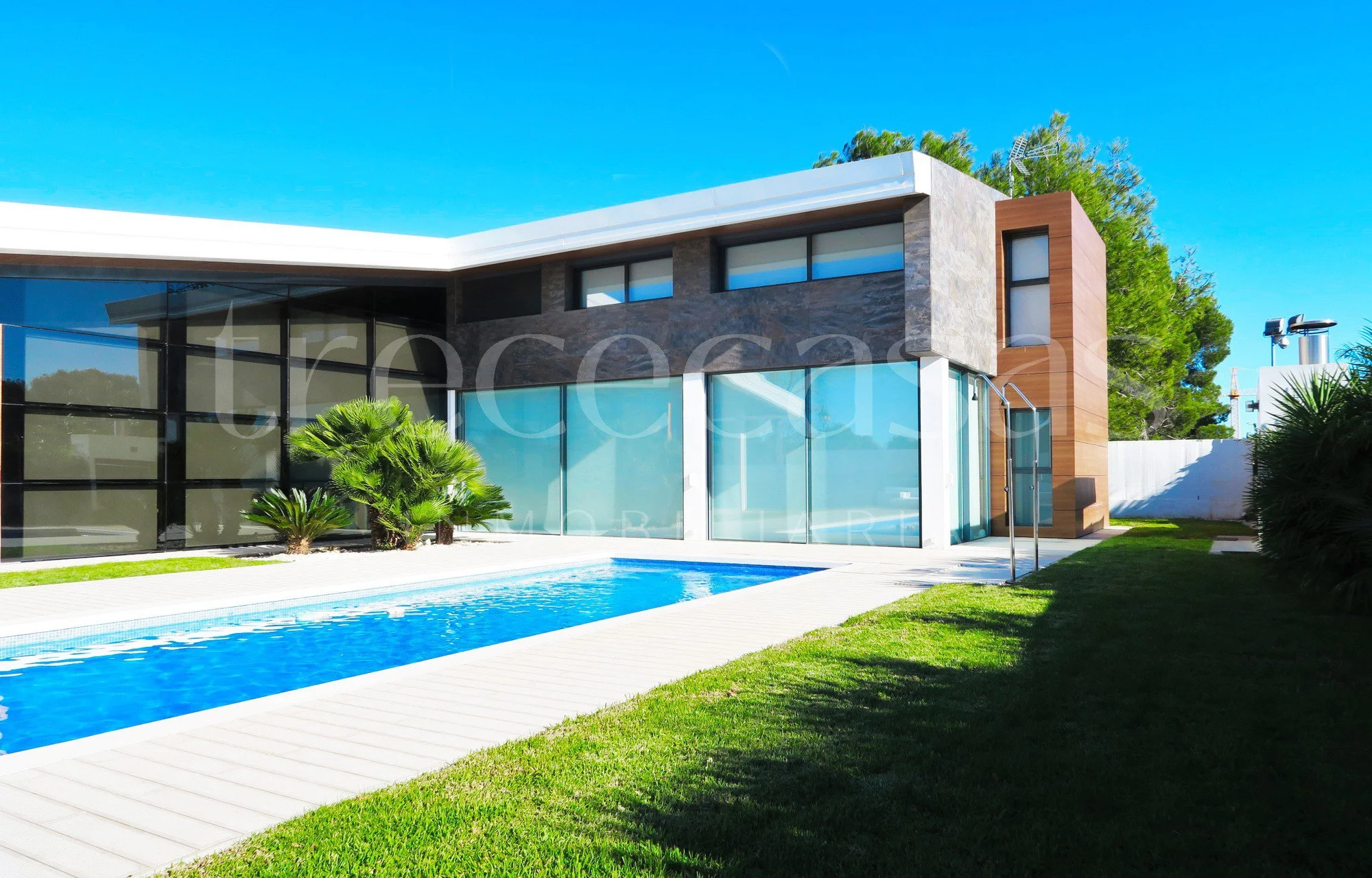 Chalet moderno en Torre en Conill, 5 dormitorios