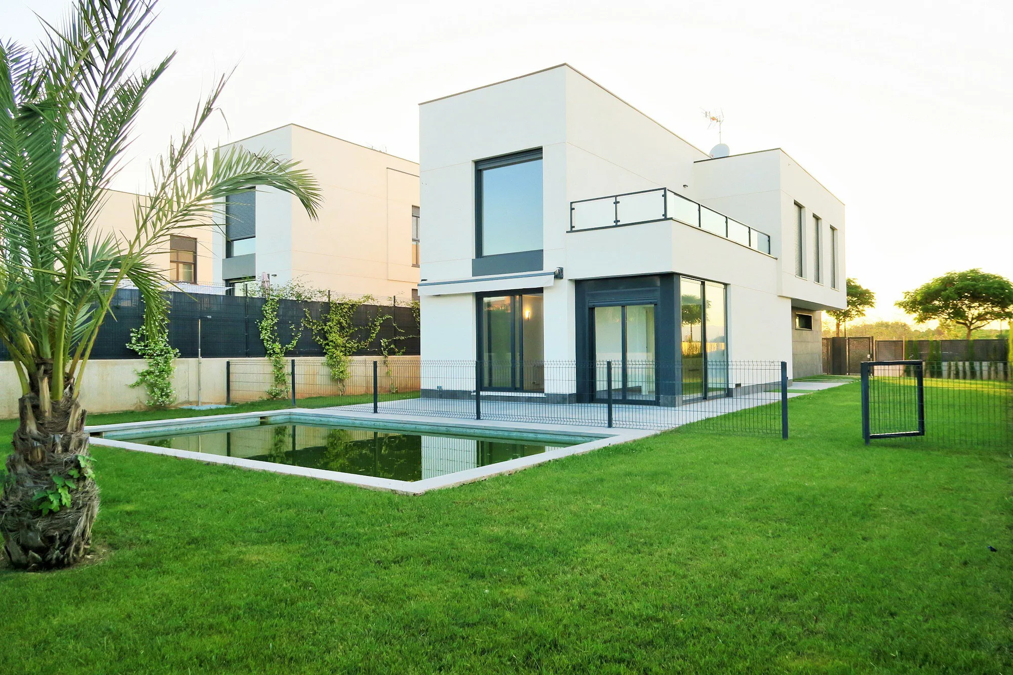 Chalet de cuatro dormitorios con parcela de 600 m²