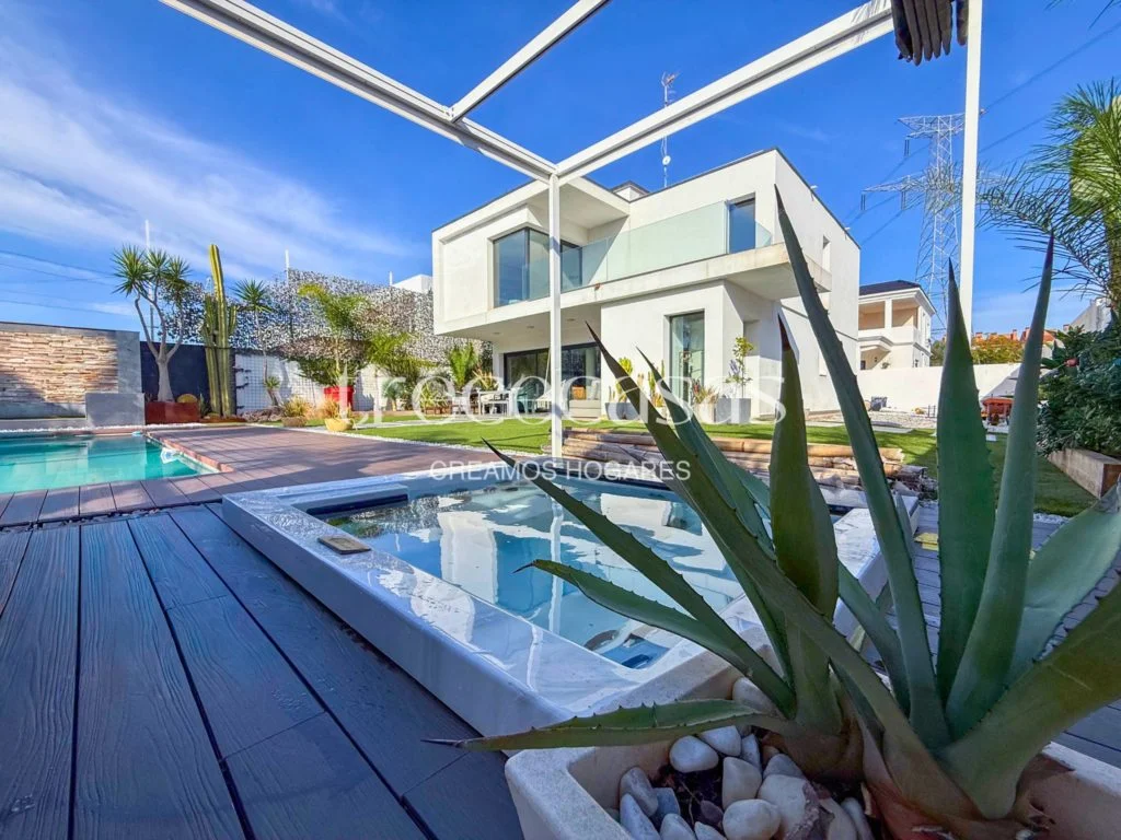 Modern Torre en Conill chalet, 3 bedrooms