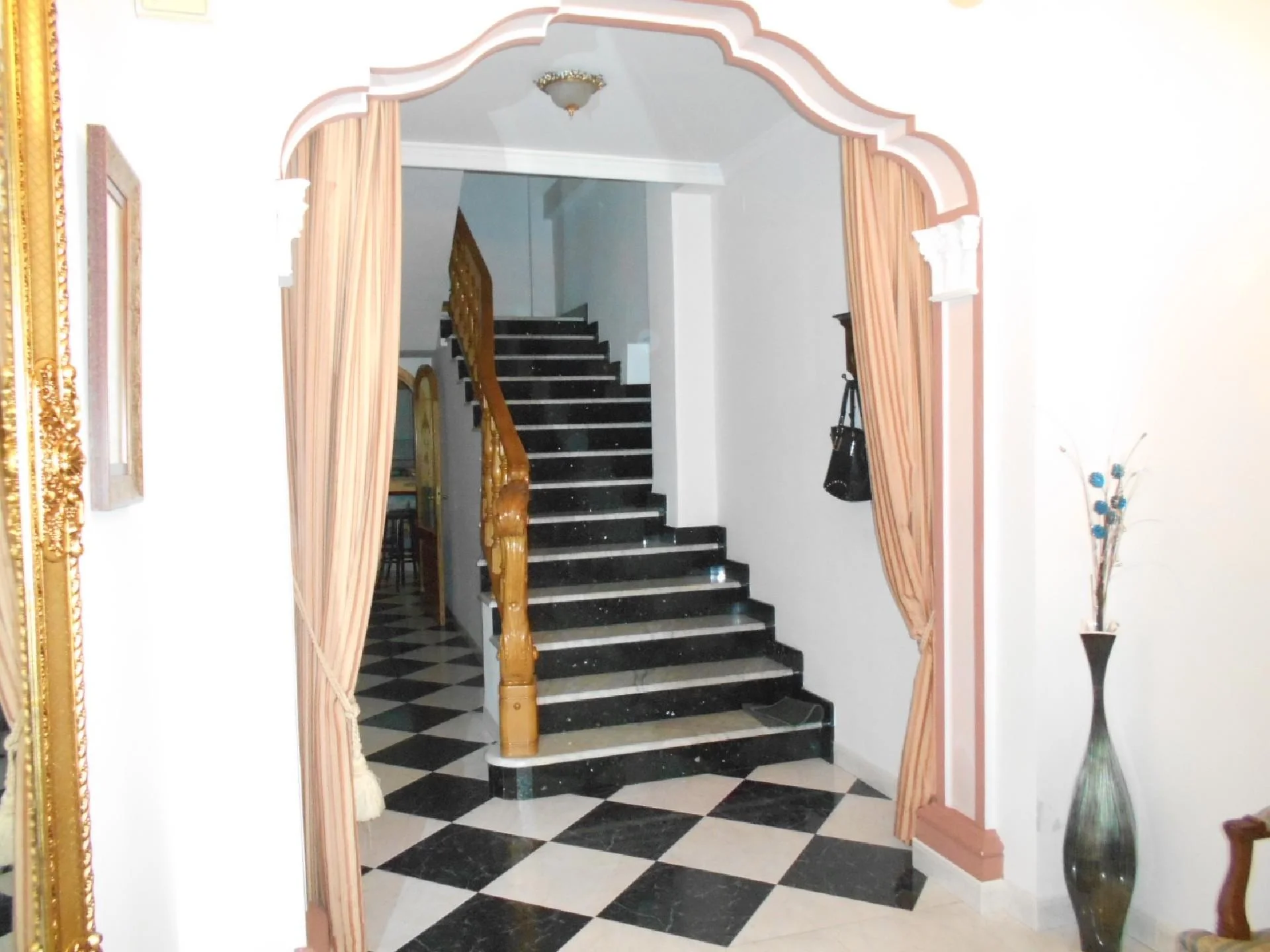 Historic-centre house with seven bedrooms