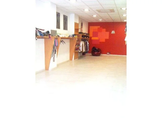 Street-front commercial unit in Oliva