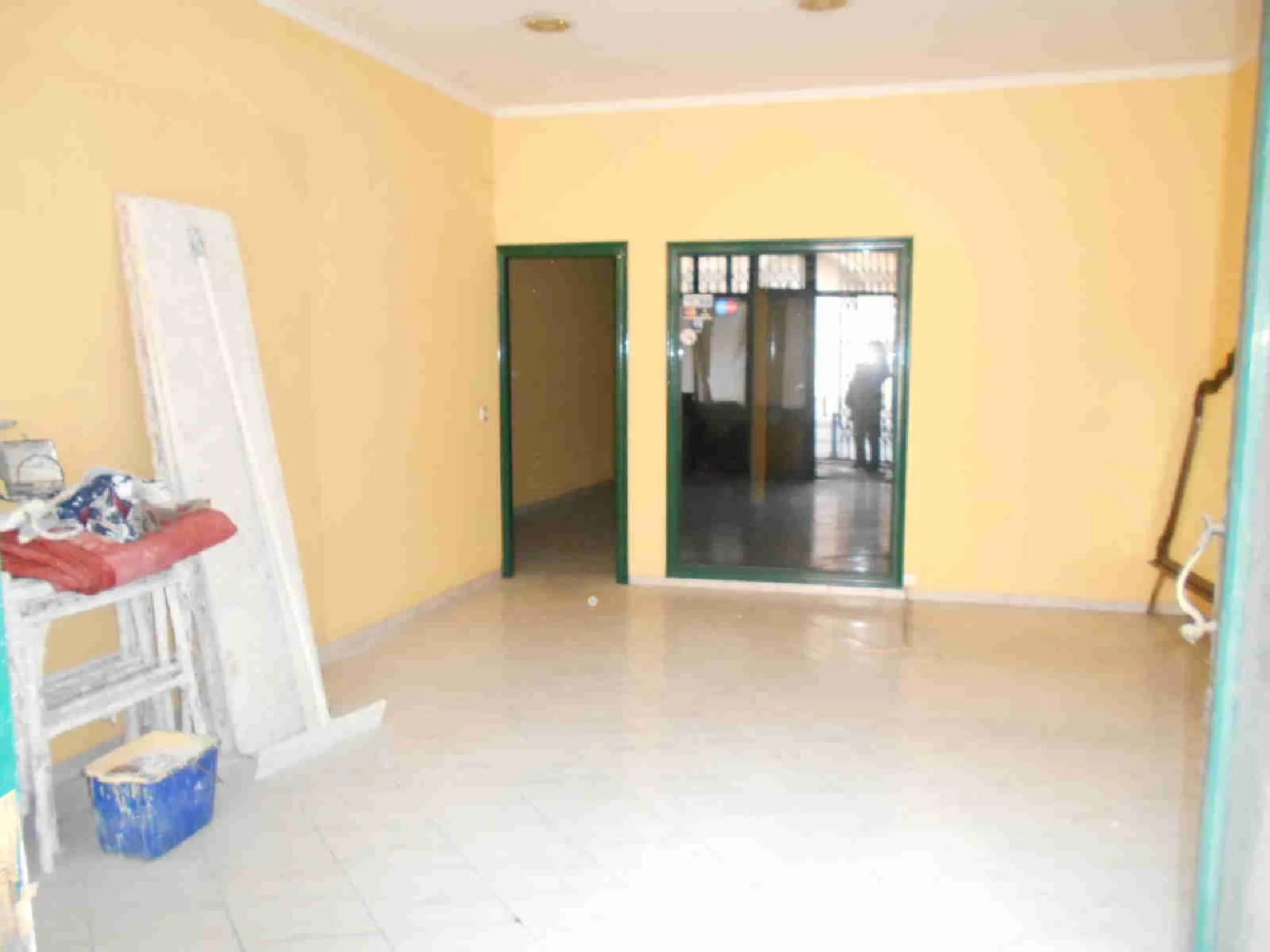 Street-front commercial unit in Oliva