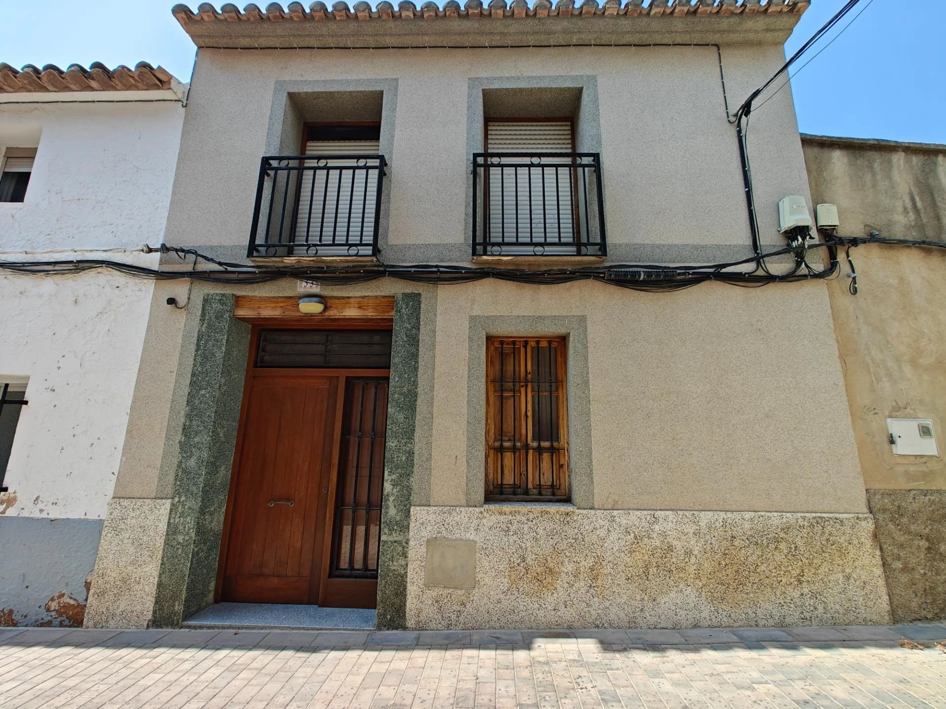 Village house with buildable urban plot