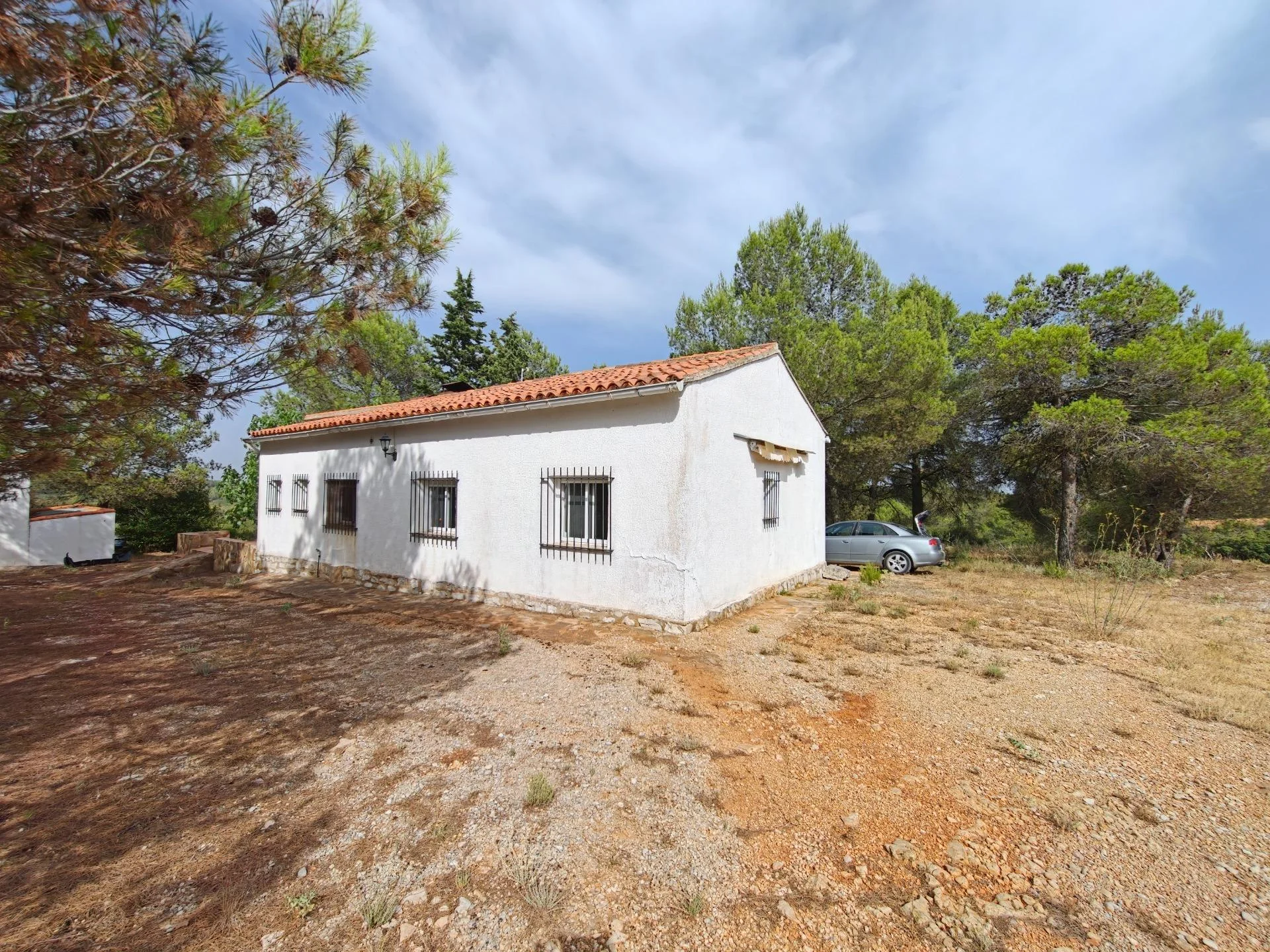 Rustic Buñol chalet with 29,563 m²