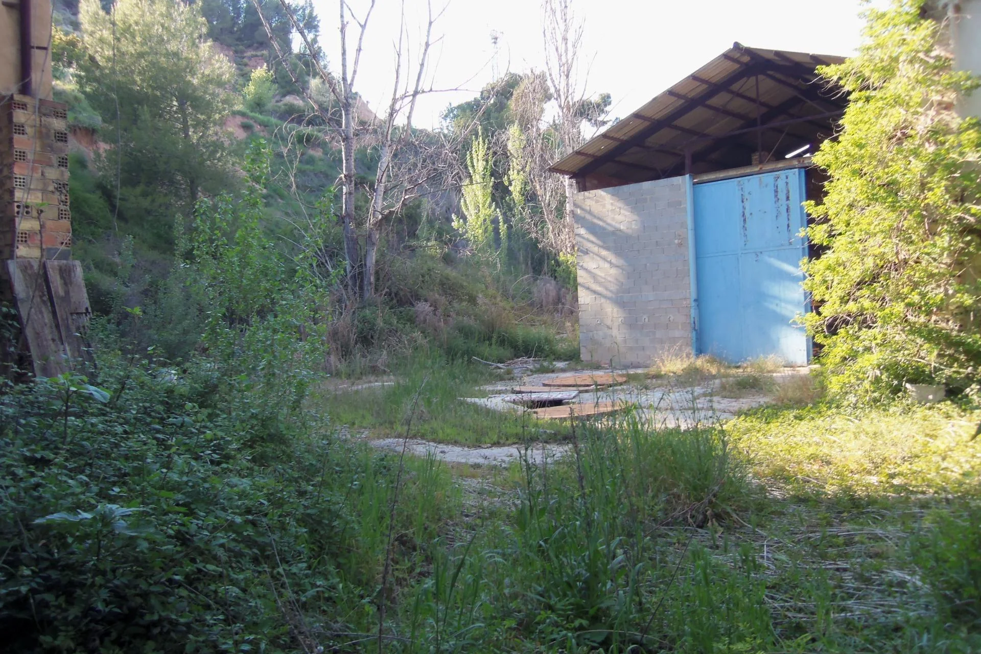 Nave industrial con 1.624 m² construidos