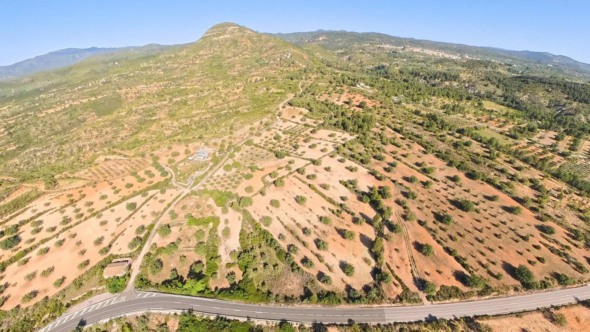 Rustic Macastre plot, 13,695 m²